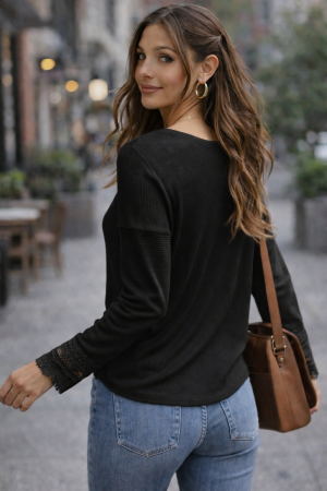 Дамска блуза в черно с дълъг ръкав