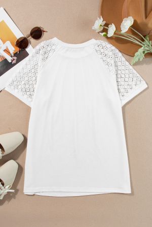 Дамска блуза в бяло с къси ръкави с бродерия
