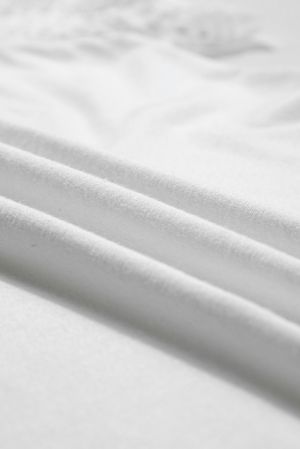 Дамска блуза в бяло с къси ръкави с бродерия