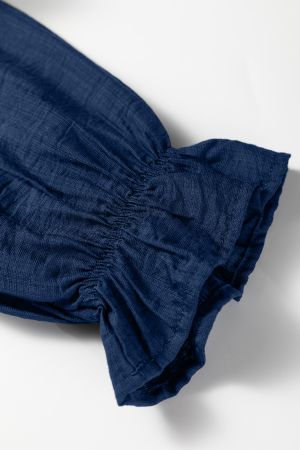 Дамска тъмносиня блуза с V-образно деколте и декоративен кант