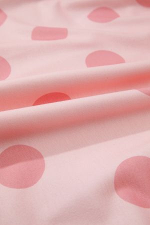 Дамска розова рокля на точки с дълъг ръкав и свободен силует