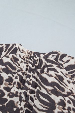 Дамска риза с леопардов принт, V-образно деколте и буфан ръкави