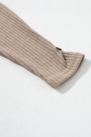 Дамска бежова блуза с релефна текстура и деколте тип хенли