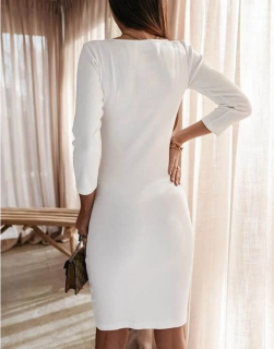 Дамска рокля в бяло с копчета при деколтето
