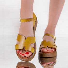 Дамски сандали от естествена кожа VALYA в цвят горчица