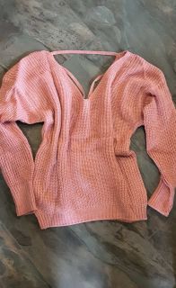 Дамски розов пуловер с гол гръб