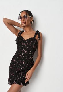 Дамска черна рокля с флорален десен