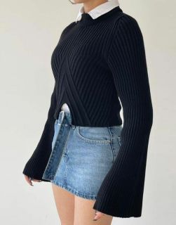 Къс ефектен пуловер в черно