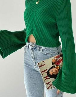 Къс ефектен пуловер в зелено