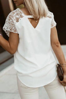 Дамска блуза в бяло с бродерия и V-образно деколте
