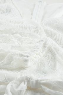 Дамска къса дантелена рокля в бяло