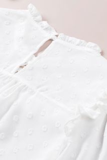 Дамска елегантна блуза в бяло с принт на точки и ефектно бродирано деколте