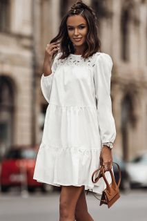 Дамска рокля в бяло с дълъг ръкав и бродерия
