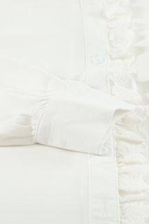 Дамска риза с дълъг ръкав в бяло