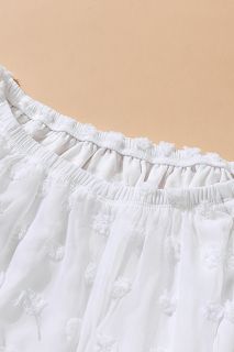 Дамска блуза в бяло с паднало деколте и принт на точки