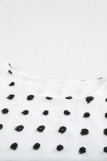 Дамска блуза в бяло с къс ръкав и принт на точки