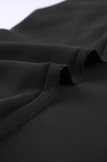 Дамска блуза в черно с дълъг ръкав и къдрички