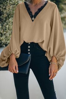 Дамска блуза в бежово с дълъг ръкав и дантела