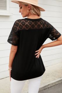 Дамска блуза в черно с къс ръкав и дантела