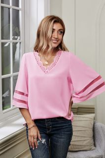 Дамска блуза в розово с 3/4 широки ръкави и ефектна дантела