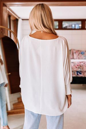 Дамска блуза в бяло с ефектна кройка