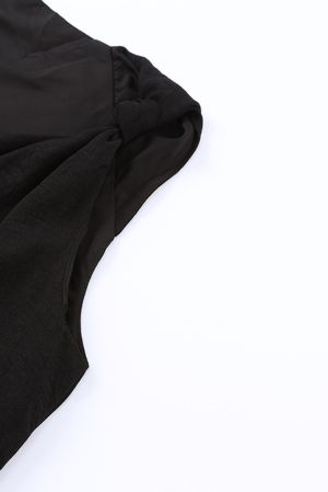 Дамски топ в черно с ефектни презрамки с възел