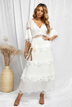 Дълга дамска рокля в бяло с дантела