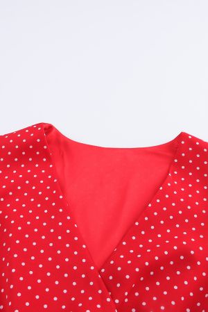 Кокетна дамска рокля в червено с принт на точки