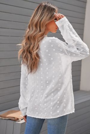 Дамска риза в бяло с дълъг ръкав и принт на точки