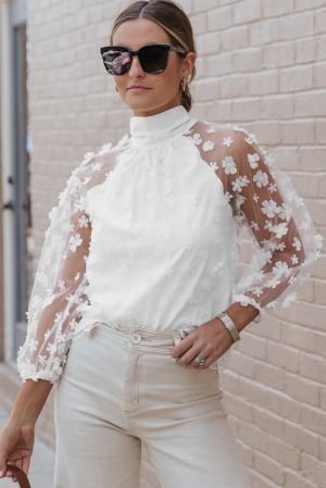Дамска елегантна блуза в бяло с ефектен тюл на цветя и висока яка
