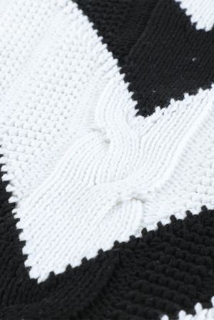 Дамски ефектен пуловер в черно и бяло