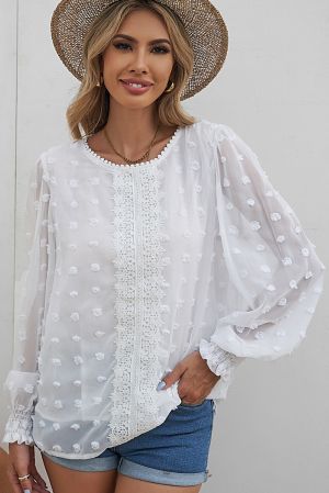 Дамска блуза в бяло с дълъг ръкав и принт на точки