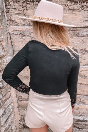 Black Lace Crochet Splicing O-neck Long Sleeve Top