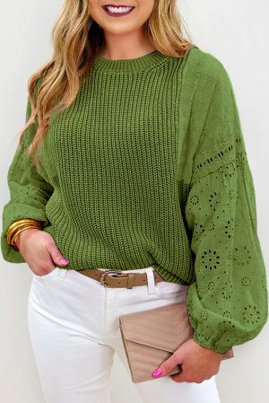 Дамски пуловер в зелено с ефектни ръкави; 55% акрил и 45% памук