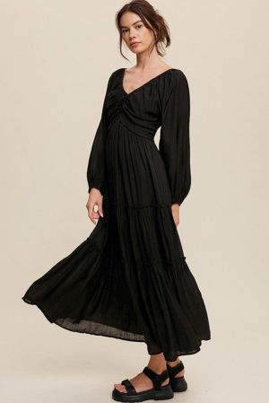 Дамска дълга рокля в черно с дълъг ръкав и ефектен гръб