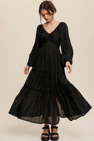 Дамска дълга рокля в черно с дълъг ръкав и ефектен гръб