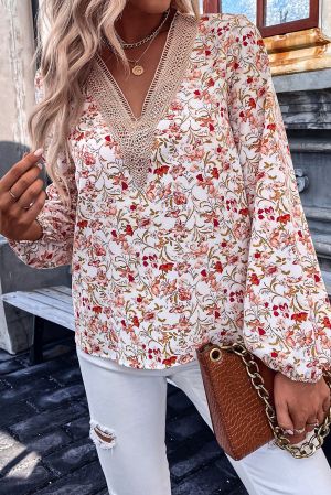 Дамска блуза с флорален принт и ефектно деколте