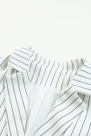 Дамско раирано сако с ревер в бял цвят