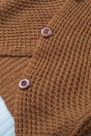 Дамски пуловер в кафяво с ефектни копчета