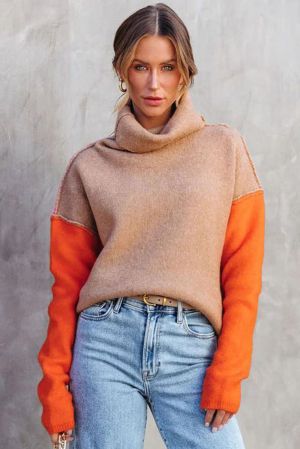 Дамски пуловер с 'color block' дизайн и поло яка