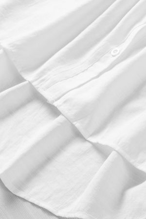 Дамска риза в бяло с дълги ръкави с бродерия
