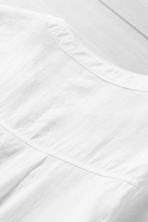 Дамска риза в бяло с дълги ръкави с бродерия