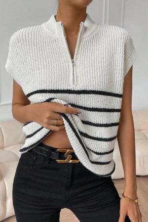 Дамски пуловер в бяло с къс ръкав и цип