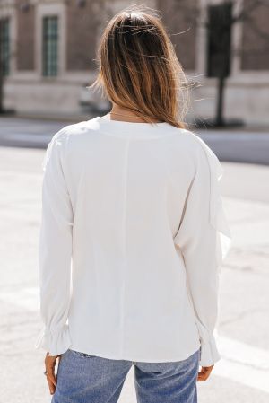 Дамска елегантна блуза в бяло с дълъг ръкав и къдрички