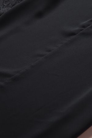 Дамска блуза в черно с къси ръкави с бродерия