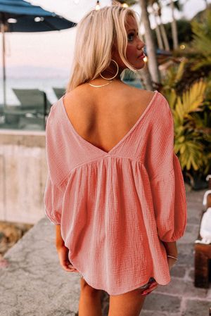 Дамска памучна блуза в розово с V-образно деколте и гръб