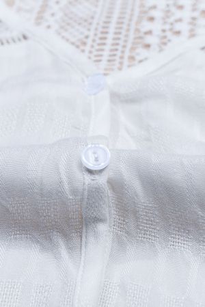 Елегантна дамска блуза в бяло с дълъг ръкав и ефектна бродерия