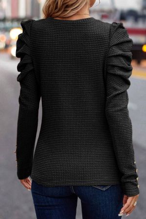 Дамска блуза в черен цвят с дълги бухнали ръкави