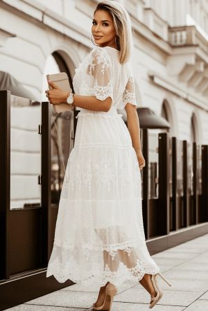 Дълга дамска рокля в бяло с V-образно деколте и бродерия