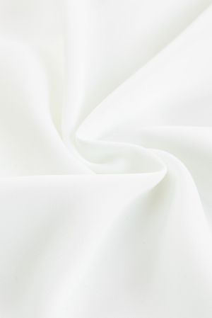 Дамска елегантна блуза в бяло с дълъг ръкав